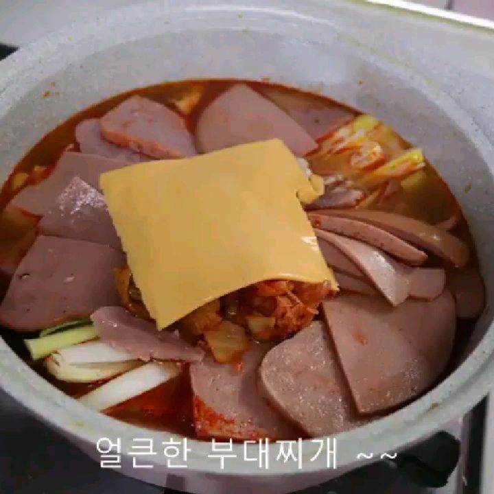 무지개천사 on Instagram: “간편하게 ^^ 둘이 살다보니 재료가 남아  음식물 쓰레기버리게 되니 아까운데  버려지는게 없으니 더 알뜰한 가격에  먹을 수 있어요.  물만붓고 끓이기만 하면되는 조리방법 초간단 ^~~ 우리 입맛에 맞아서 한끼식사 완벽해요.  제품보기…”