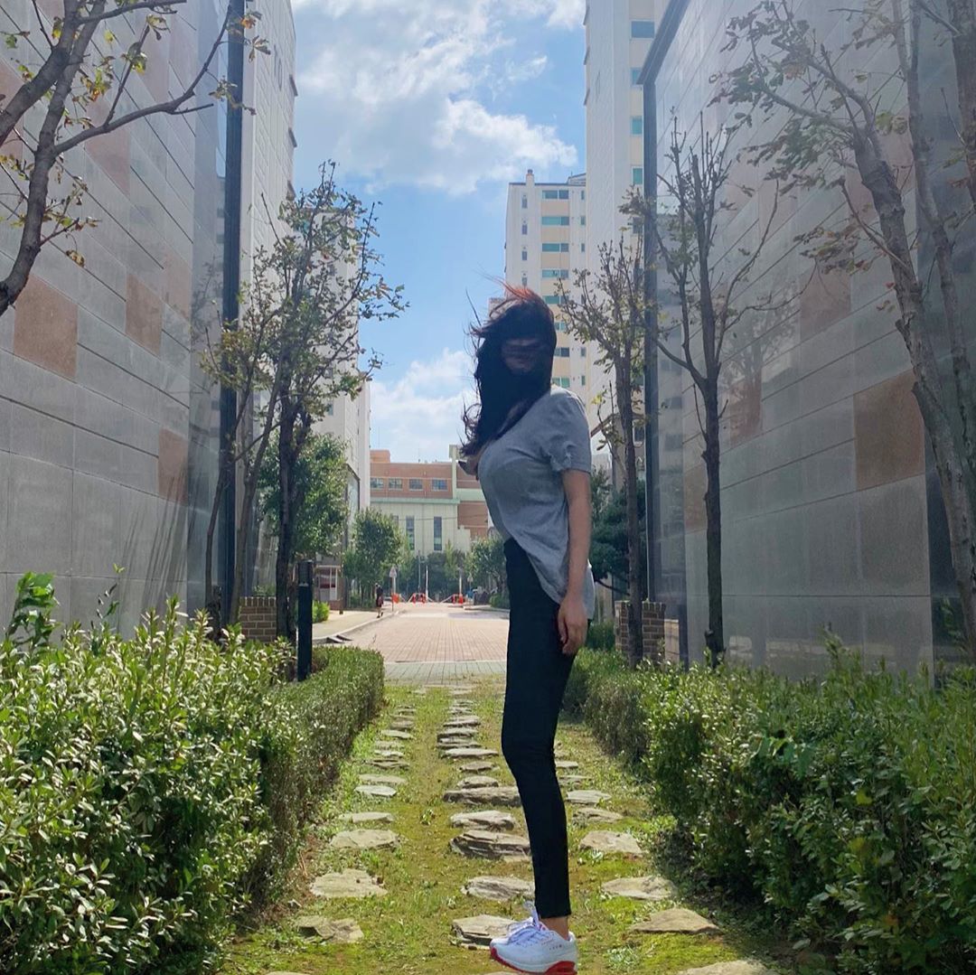 @lym.e_ on Instagram: “의료인 전문 신발인 OXYPAS!! 고탄력 소재로 복원력이 뛰어난 메모리폼 인솔이 깔려있고, 부드러운 쿠션감으로 장시간 착용에도 편안함과 피로감을 경감 시켜줘요!! 👏🏻💛 오래 걸어도 충격을 흡수하는 에어쿠션!! 👍🏻4cm의 굽 높이로 키 높이효과…”