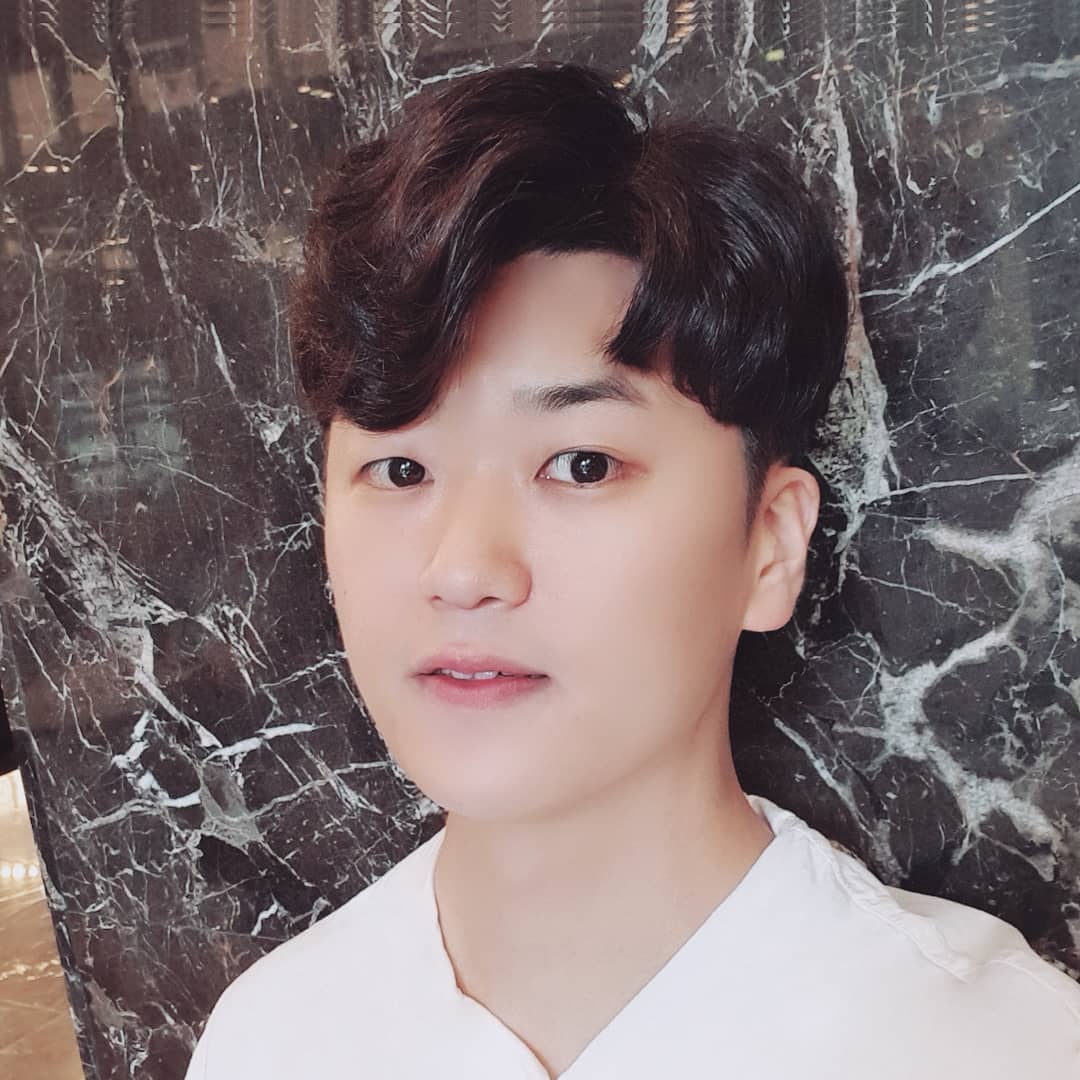 🇰🇷기자출신 이비서(29.5) on Instagram: “#젠틀코드헤어스타일링포마드 . . 주말에 외출하면서 젠틀코드에서 런칭한 클래식 라인으로 자연스럽게 가르마 연출해봤어요💆‍♂️ ⠀ 제품 향도 좋고 수성베이스 제품이라 제형이 뭉치지않고 스무스하게 잘 발려서 좋네요👏👏 ⠀ 온라인몰에서 할인 및 증정이벤트…”