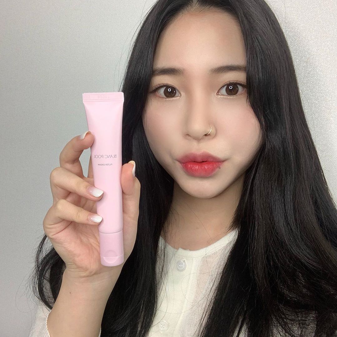 펜지 on Instagram: “💗blancpool filter cream💗  막 발라도 하얗게 뜨지 않고 자연스러운 톤업크림! 예전에 써본 타사 제품은 코 옆이 뜨고 그랬는데,  이 제품은 수분크림 같은 발림성에 두세 번 덧발라도  자연스러운 피부 표현이 가능해서 좋았어요 😽 한…”