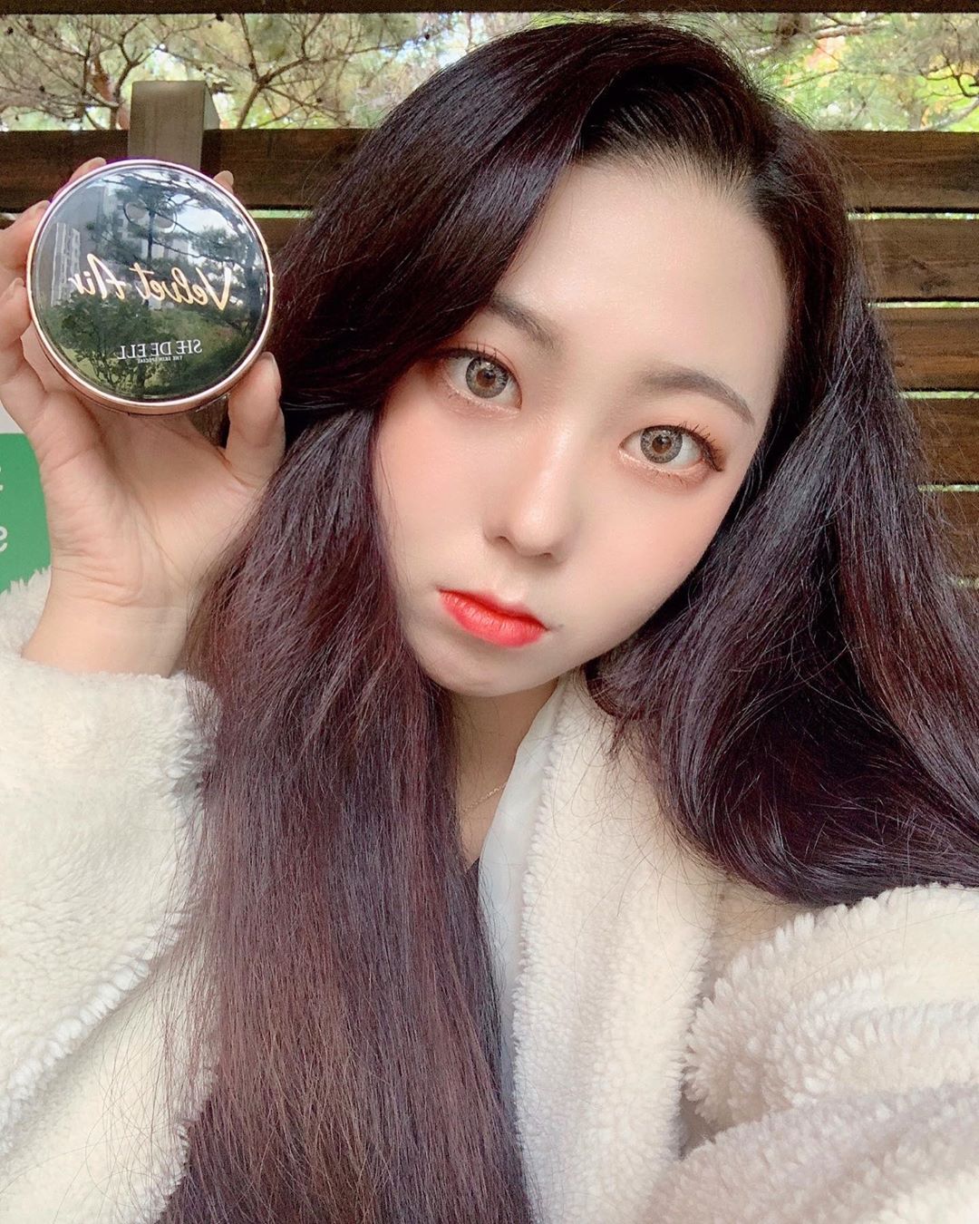 모소연 on Instagram: “밀착력 갑, 커버력 갑, 지속력 최강인 쉬드엘 벨벳 에어 에이블 쿠션👏🏻 들뜸없이 처음화장 그대로 유지시켜주는 속은 촉촉하지만 겉은 뽀송한 쿠션이에요! 블루라이트 차단 기능까지 있어서 피부도 보호하고 메이크업도 가능해요 - 구매링크-…”