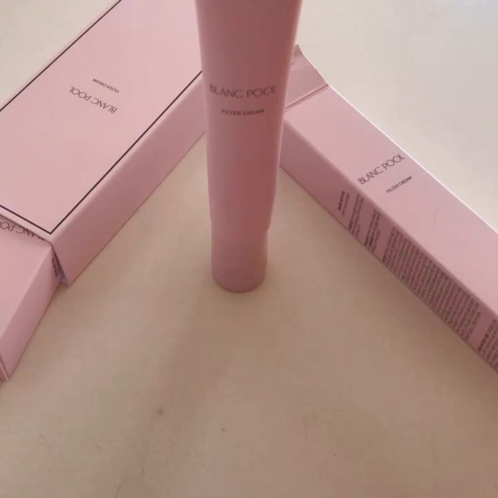 🌳 on Instagram: “자연스러운 톤업크림으로 
아이 등하원길에 가볍게 톡톡 😍”