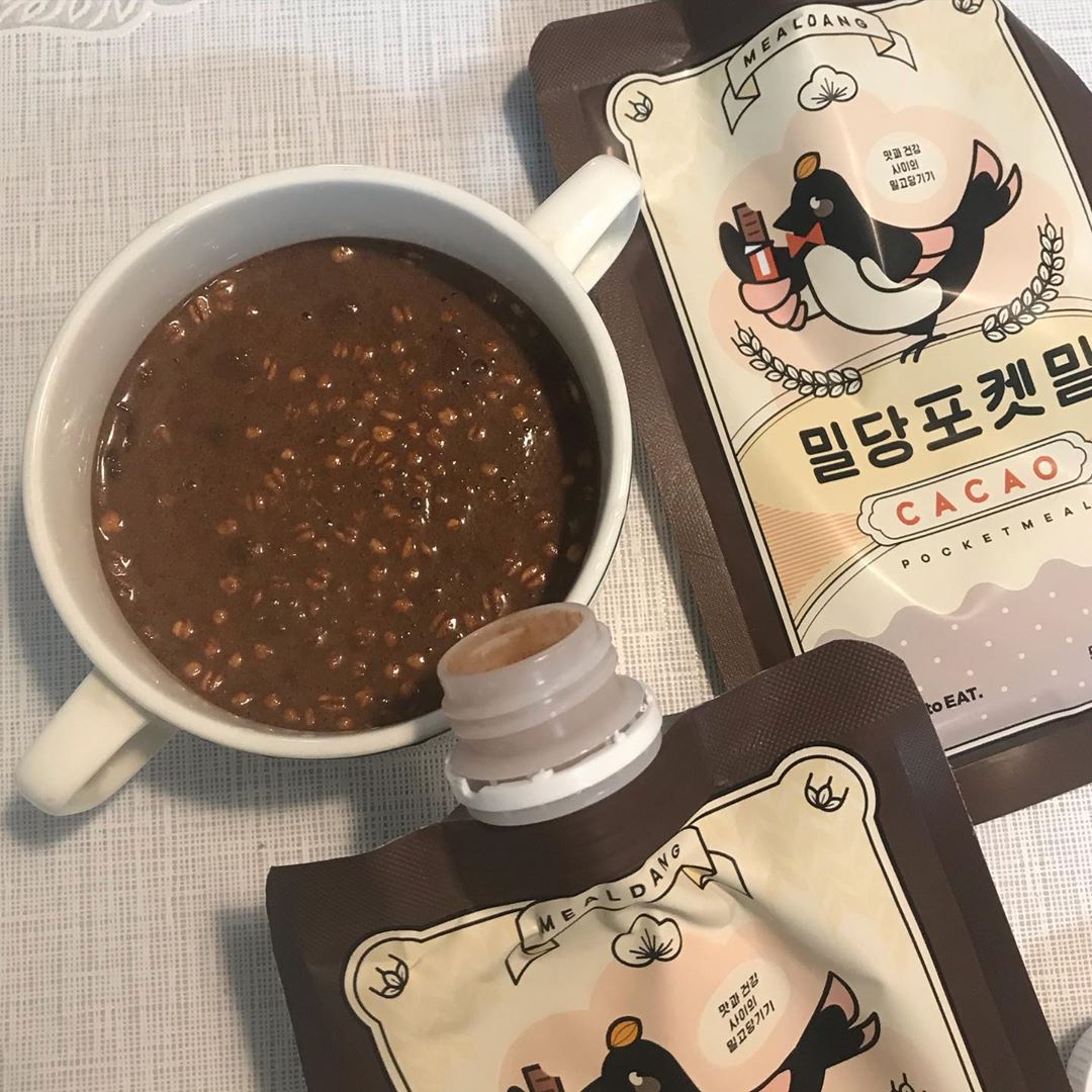 장래희망 : 한량 on Instagram: “#뮤즐리 - 그저께 꽃게 먹다가 목구멍 찔려서 ㅠㅠ 의사쌤이 부드러운것만 먹으랬는데 어제 떡볶이 먹고 결국 덧남😢 요거 물만넣어 식사대용으로 먹는건데 신세계ㅇㅅㅇ #존맛탱구리 쪼꼬우유 먹는거처럼 넘 맛있당 나트륨0%라 다이어터들에게도 강추👍 -…”