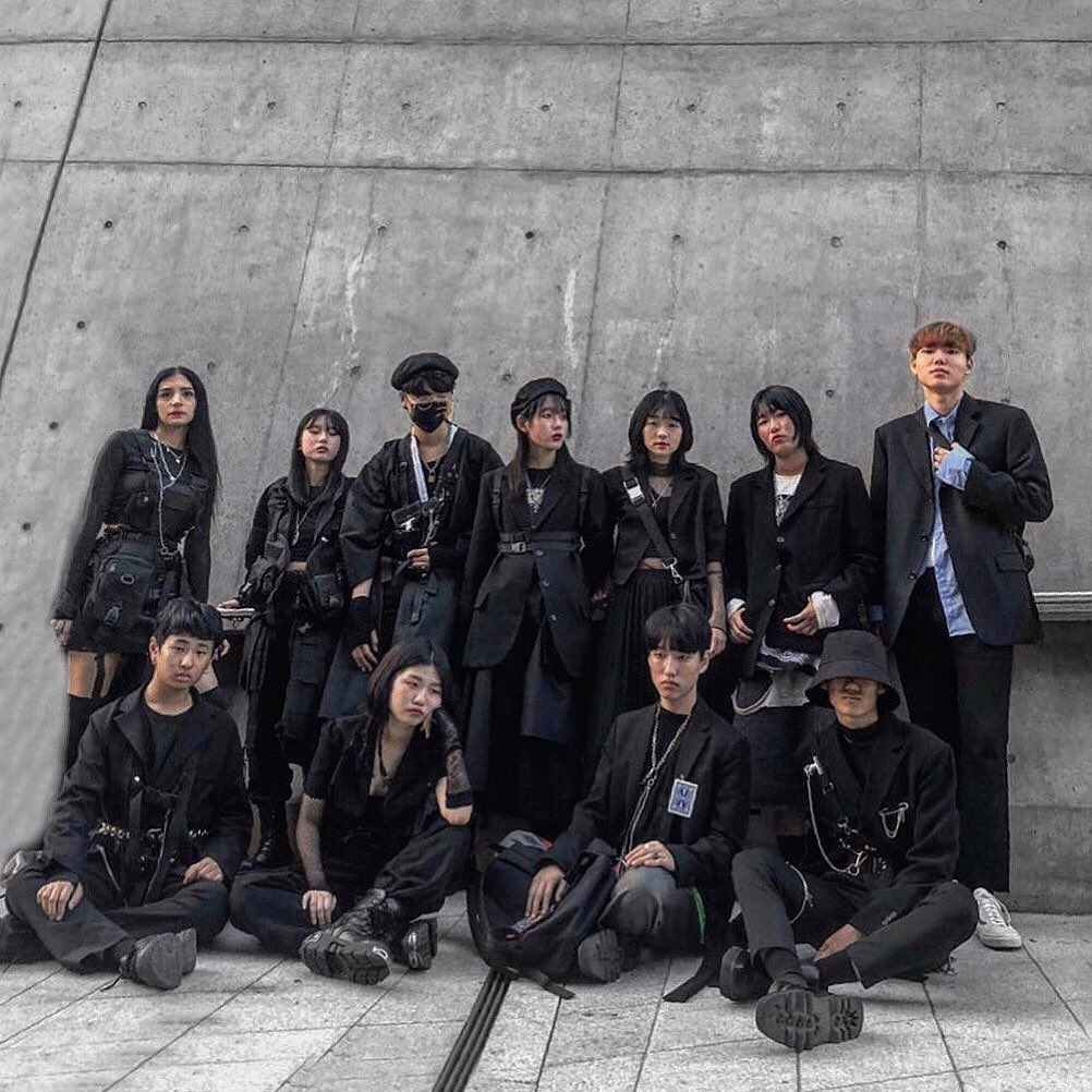 첫 패션위크 성공적🖤
ㆍ
ㆍ
ㆍ
ㆍ
ㆍ
ㆍ
ㆍ
ㆍ
ㆍ
ㆍ
ㆍ
ㆍ
#패션위크 #ddp #동대문디자인플라자 #서울패션위크 #테크웨어 #다크웨어 #techwear #테크웨어룩 #02년생 #오오티디 #올블랙