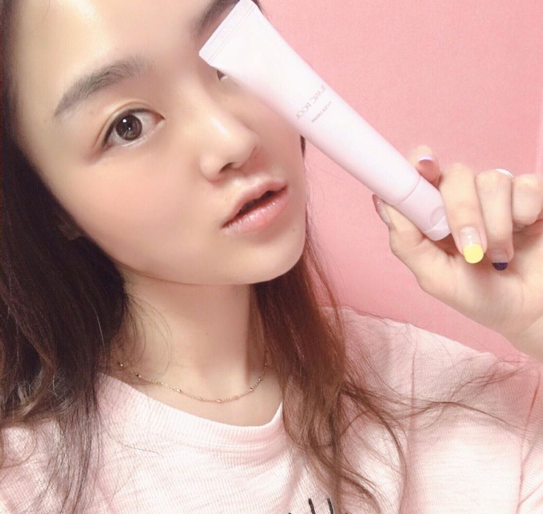 장땡양 혹은 장도로씨✨ on Instagram: “.
인생 톤업크림 발견🙋🏻‍♀️
.
촉촉하고 자연스럽게 톤업되어서 가벼운 외출에 딱👏🏻
눈썹도 아이라인도 없지만 필터크림만 있으면 된댜궁✨
.
.

#블랑풀 #필터크림 #블랑풀톤업 #블랑풀필터크림 #톤업크림 #톤업크림추천”