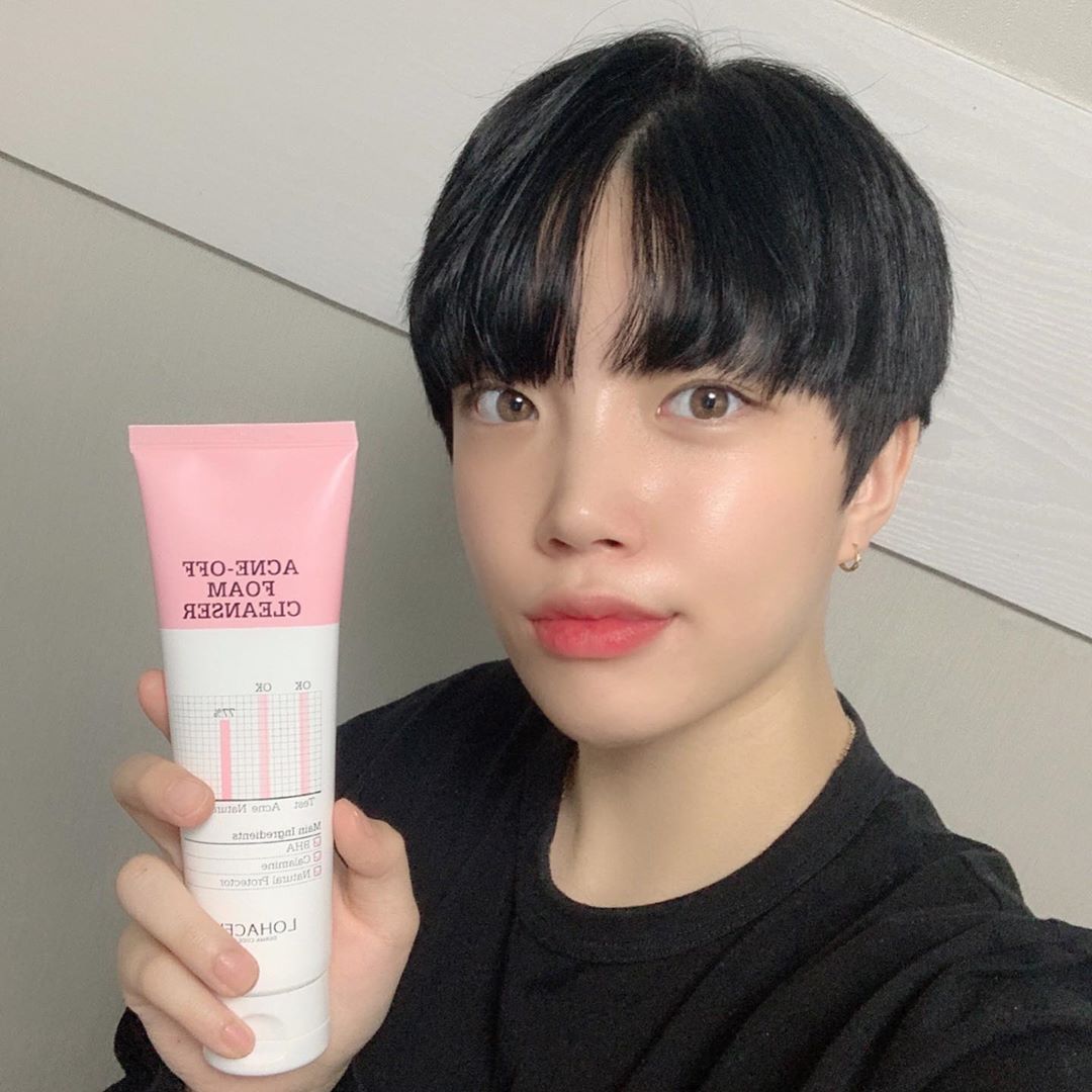 나종주 on Instagram: “거품이 쫀쫀하고 풍성해서 피부 자극을 최소화하고 모공 속 노폐물을 흡착하여 건강한 피부 만들기 ✔️ 여드름,민감성 피부에 최고”