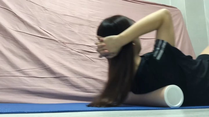 류 하은. on Instagram: “요즘 허리랑 목이 너무 아파서 폼롤러로 풀어도 ...😅😅 일하는 한의원에 있는 폼롤러도 나의 허리와 목을 풀어주기엔 이젠 단단하다는 느낌이 아예 안들어서.. 찾던 도중 좋은제품 있어가지고 얼른 신청했는데 당첨 ㅠㅠ  개인적으로 이 폼롤러를 사용해본…”