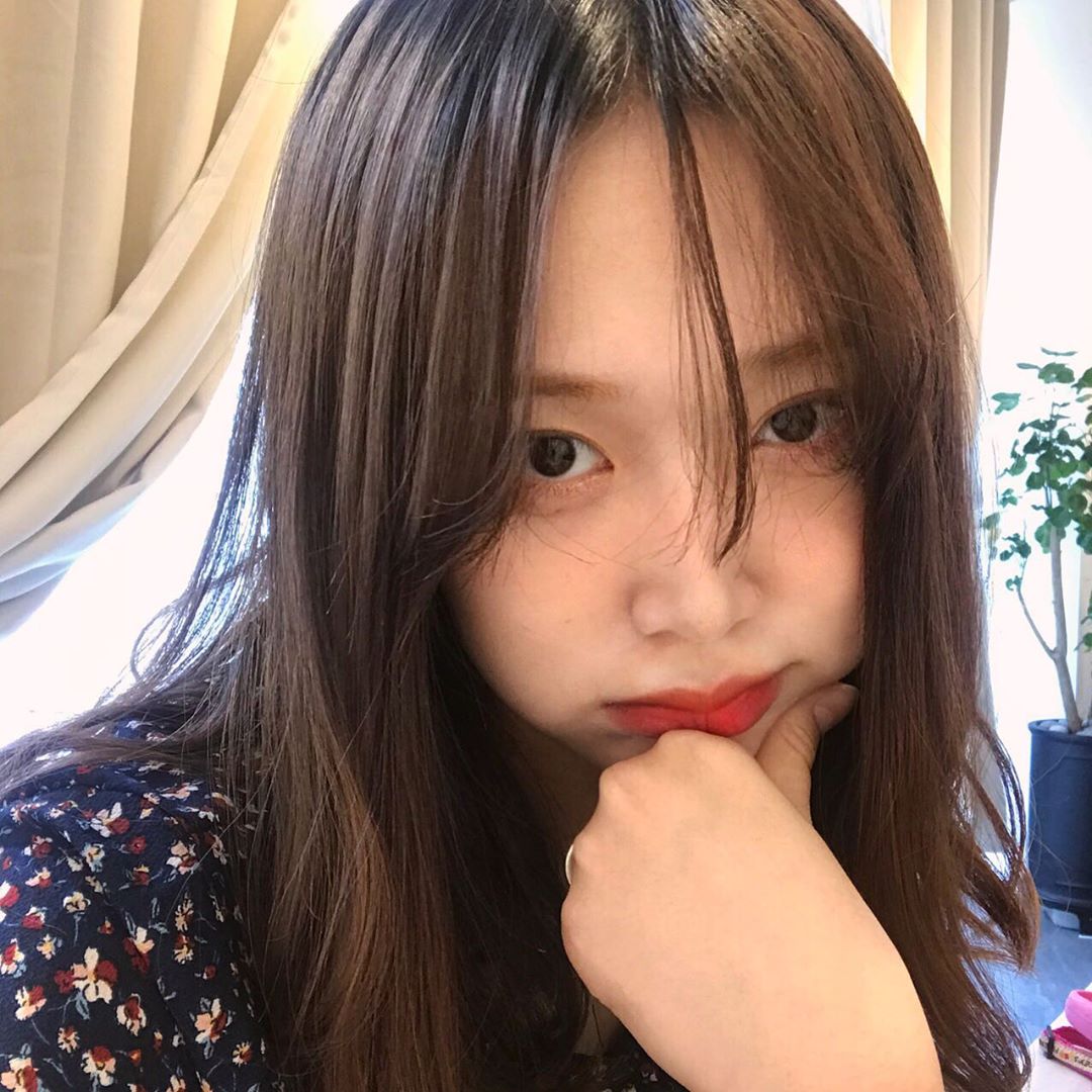 경언(행복둥이,22) on Instagram: “오늘 날씨 죻다☀️ . 오늘 피부화장은 #블랑풀필터크림 으로만 했는데 그동안 써왔던 톤업크림보다 너무 자연스러워서 깜놀!! 그리고 은은한 광도 나서 추운 날씨에 촉촉하게 바르기 너무 좋을것같애🤗 시간이 지날수록 자연스럽게 환하게 돼서 강추👍🏻 .…”