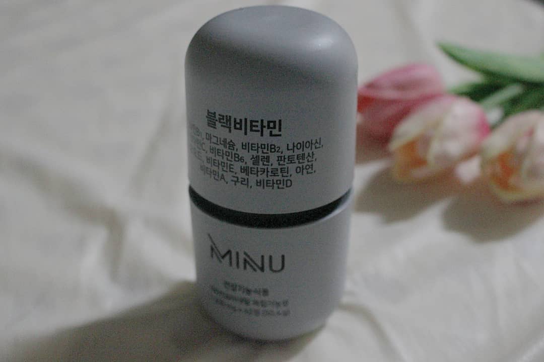 S아람 on Instagram: “[미누] 신제품 블랙비타민♥️♥️ ⠀  남성에게 필요한 15종 비타민&미네랄 배합 활력!에너지!체력! 영양밸런스 되찾기 ⠀ 남편에게 필요한 비타민 미네랄을 하루 1번, 2알로 오케이 넘나간편 ⠀ 내남자를 위한 영양제 꼼꼼히 챙깁시다👍 ⠀  #미누…”