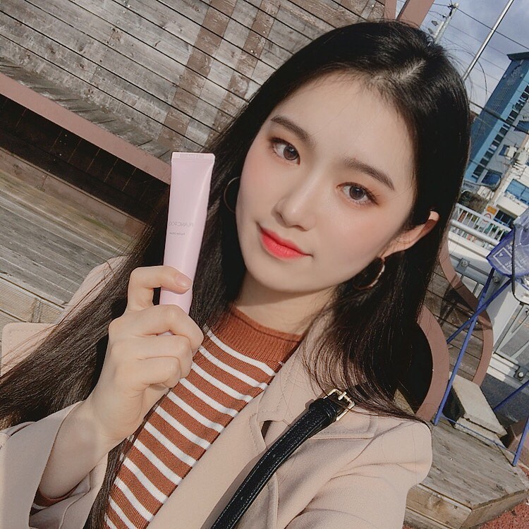 정예람 on Instagram: “☀️#블랑풀 필터크림☀️ 자연스러워서 생얼같은 #필터크림  피부가 예민해서 메이크업이부담스러울때 가볍게 사용할수있는 #톤업크림  화장하기 귀찮을때 빠르게 #블랑풀톤업  내피부에 착붙는 #톤업크림추천 #블랑풀필터크림  추천합니당👍🏻👍🏻👍🏻 . . .…”