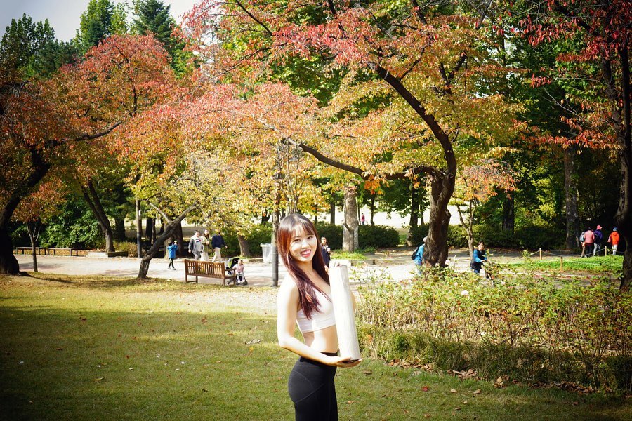 🌼Yoga & Pilates instructor 마온🌼 on Instagram: “#마온리뷰 . . . . .  폼롤러 마사지를 좋아하는데  일반 폼롤러보다 작아서 보관도 쉽고, 거기에 더 단단해서 효과도 굳...😂😂👍👍 . . 거기에 #발목펌프운동 까지 할 수 있도록 세트구성으로  되어있어서 더욱 좋아요!!. . .…”