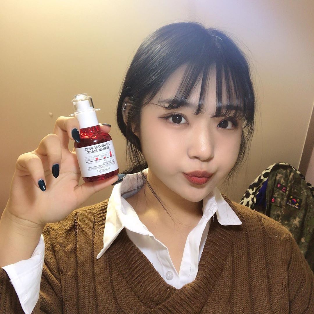 이가영 on Instagram: “로하셀 쌍욕세럼❤️ - -  로하셀 쌍욕세럼은 각질 제거 세럼으로 블랙헤드, 화이트헤드, 각질 등을 감소시켜 피부결을 개선시켜줄 수 있는 제품입니다 - -  피부에 자극을 줄 수 있는 유해성분을 배제하여 피부 저자극 테스트를 완료한 홈…”