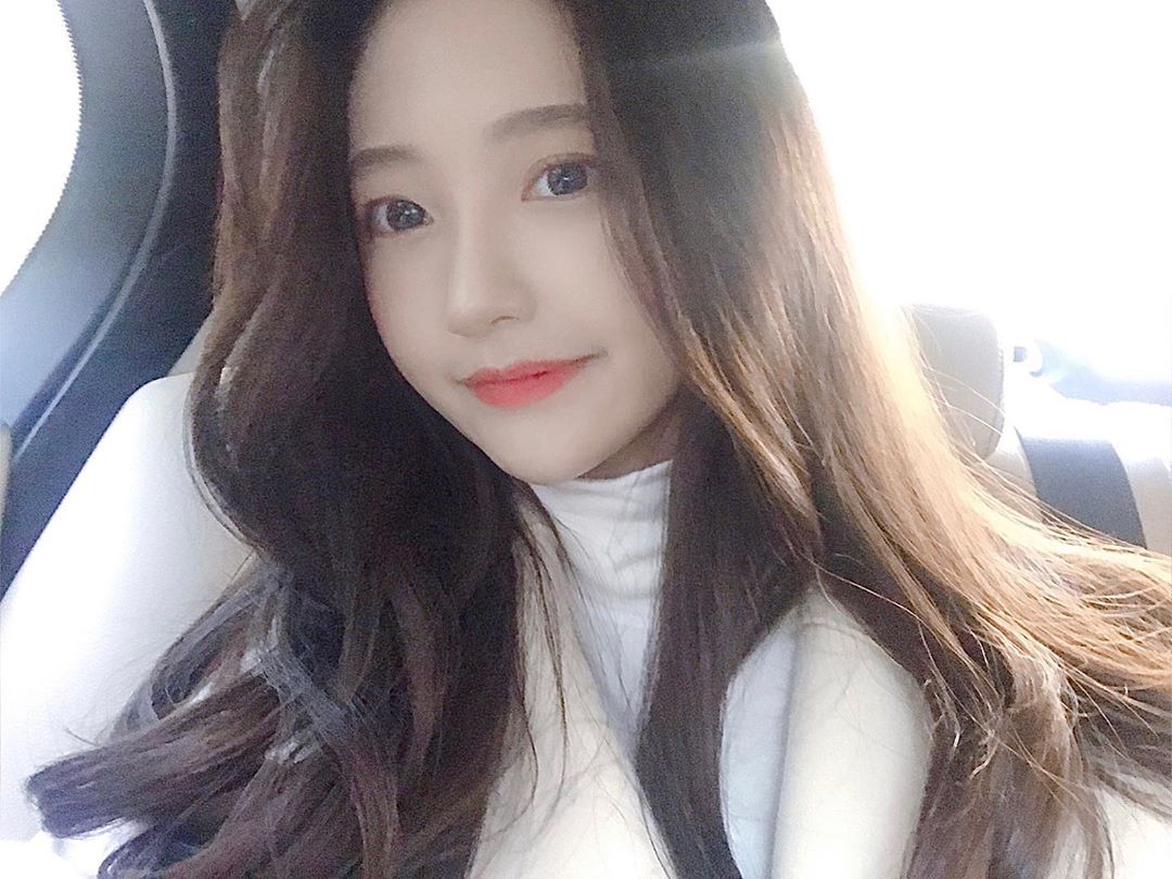 @give_inin on Instagram: “📎톤업크림 건조해서 안바르는편인데 기존 제품들과 다르게  촉촉하고 자연스럽게 톤업☺️ 로션같은 제형으로 발림성이 최고..👍🏻 가볍게 바르기 좋당❣️ . . . . #블랑풀 #필터크림 #블랑풀톤업 #블랑풀필터크림 #톤업크림 #톤업크림 추천 #daily…”