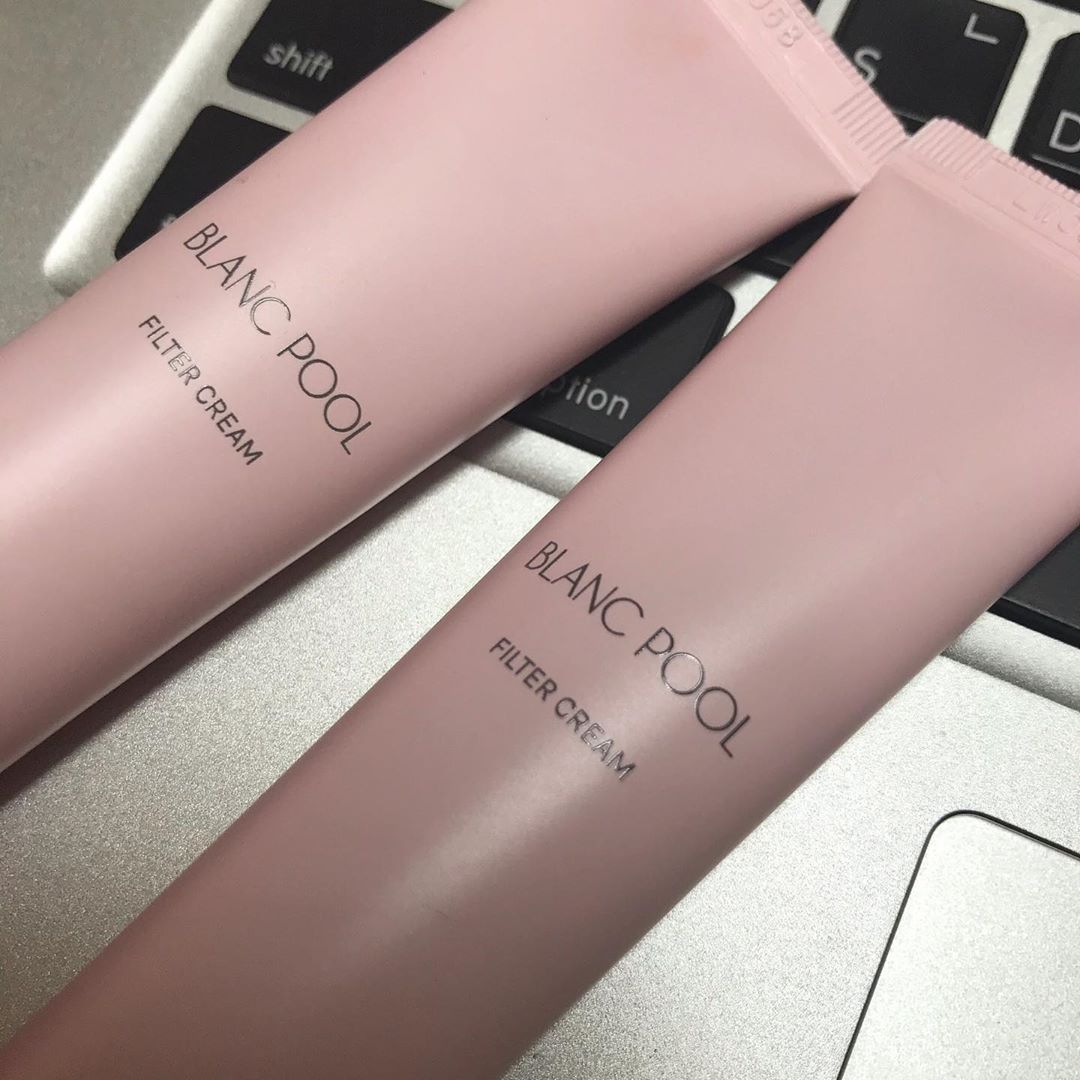 @us2s2u on Instagram: “엄청 자연스러운 톤업크림을 찾았다! 발림성도 좋고 자연스러워서 가볍게 바르고 다니기 좋다 🥰”