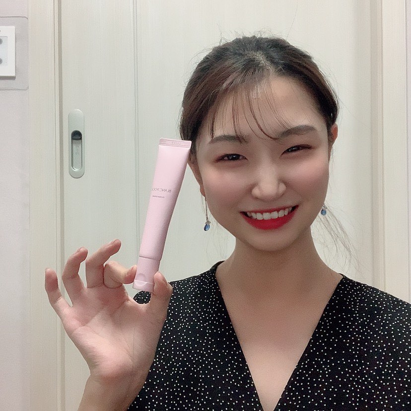 지수 on Instagram: “화장하기에는 애매한데 자연스럽게 이뻐질 수 있는 발림성 좋은 필터크림❣️ . . . . .  @blancpool_official @reviewshare.io  #블랑풀 #필터크림 #블랑풀톤업 #블랑풀필터크림 #톤업크림 #톤업크림추천 #데일리…”
