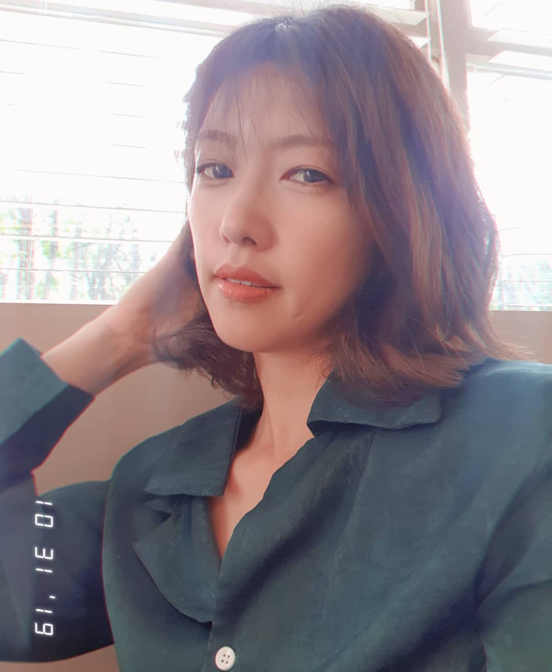 예써♥ on Instagram: “#마법픽서  전 눈으로 손이 자주가는편이라 마스카라하고나면 눈밑에 번짐이있고 가루때문에 얼룩지는데 요!!! 쉬드엘마스카라픽서를 사용하면 고민끝이랍니다 진짜 고정력도 짱이구 유지력도짱이예요 아침에 하고나왔는데 1도 번짐없어요  #쉬드엘…”