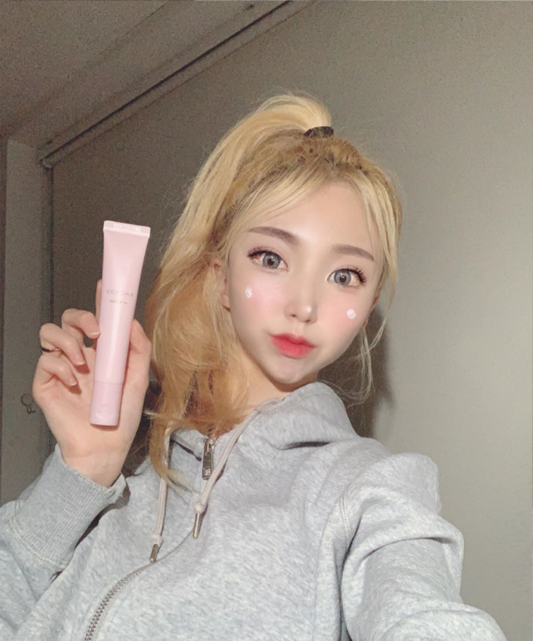 🅢🅐🅔🅜🅘(22) on Instagram: “블랑풀 필터 톤업 크림!
자연스럽고 가볍게 바르기 좋아ෆ
목에 발라도 옷에 안 묻어나서 더 더 좋아ෆ
@blancpool_official
.
.
.
 #블랑풀 #필터크림 #블랑풀톤업 #블랑풀필터크림 #톤업크림 #톤업크림추천”