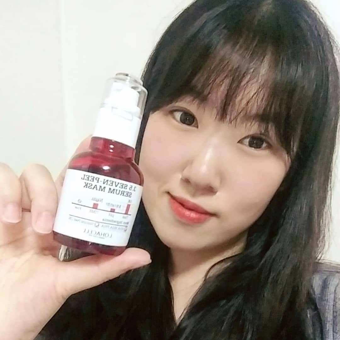 이유진 on Instagram: “로하셀 3.5 세븐 필 세럼 마스크 피부에 자극 없어서 넘 좋아요❤ 각질제거와 피지제거로 써본 화장품중에서 제일 최고인듯👍 직접 한번 사용해 보세요 피부가 정말 부드러워 집니다~ #로하셀 #lohacell #로하셀쌍욕세럼 #로하셀3_5세븐필세럼마스크…”