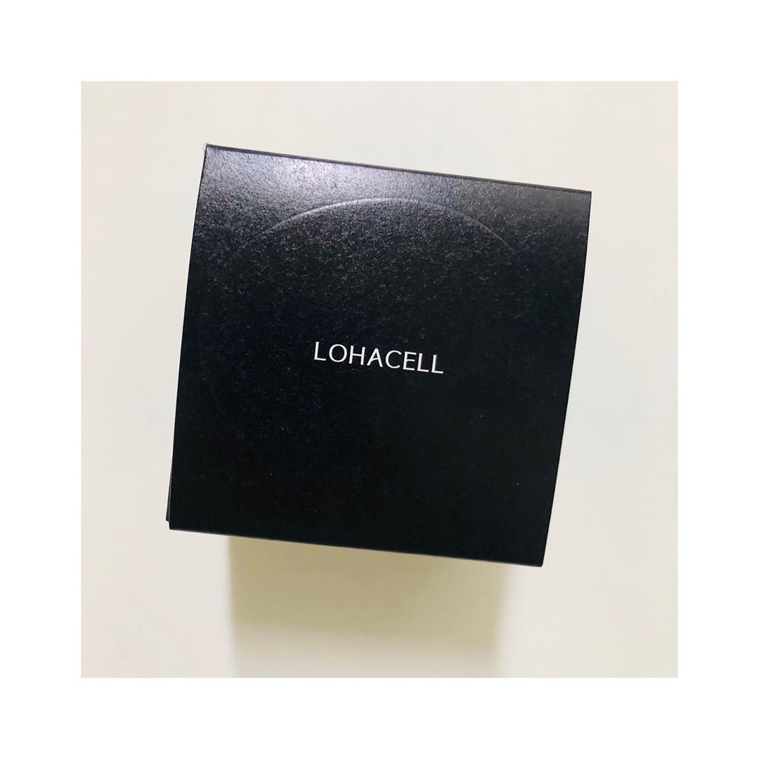 💜ᴇᴅɪᴛʜ💜 on Instagram: “로하셀 리얼 피팅 쿠션🖤(a.k.a 조약돌 쿠션) . 로하샐 조약돌쿠션은48시간 메이크업 지속력 테스트를 완료한 제품으로 조약돌처럼 매끈한 피부를 연출할 수 있어요❣️ 수부지인 저에게 속은 촉촉하지만 겉은 보송한 촉촉한 쿠션을 늘 찾고 있었는데 어쩜…”