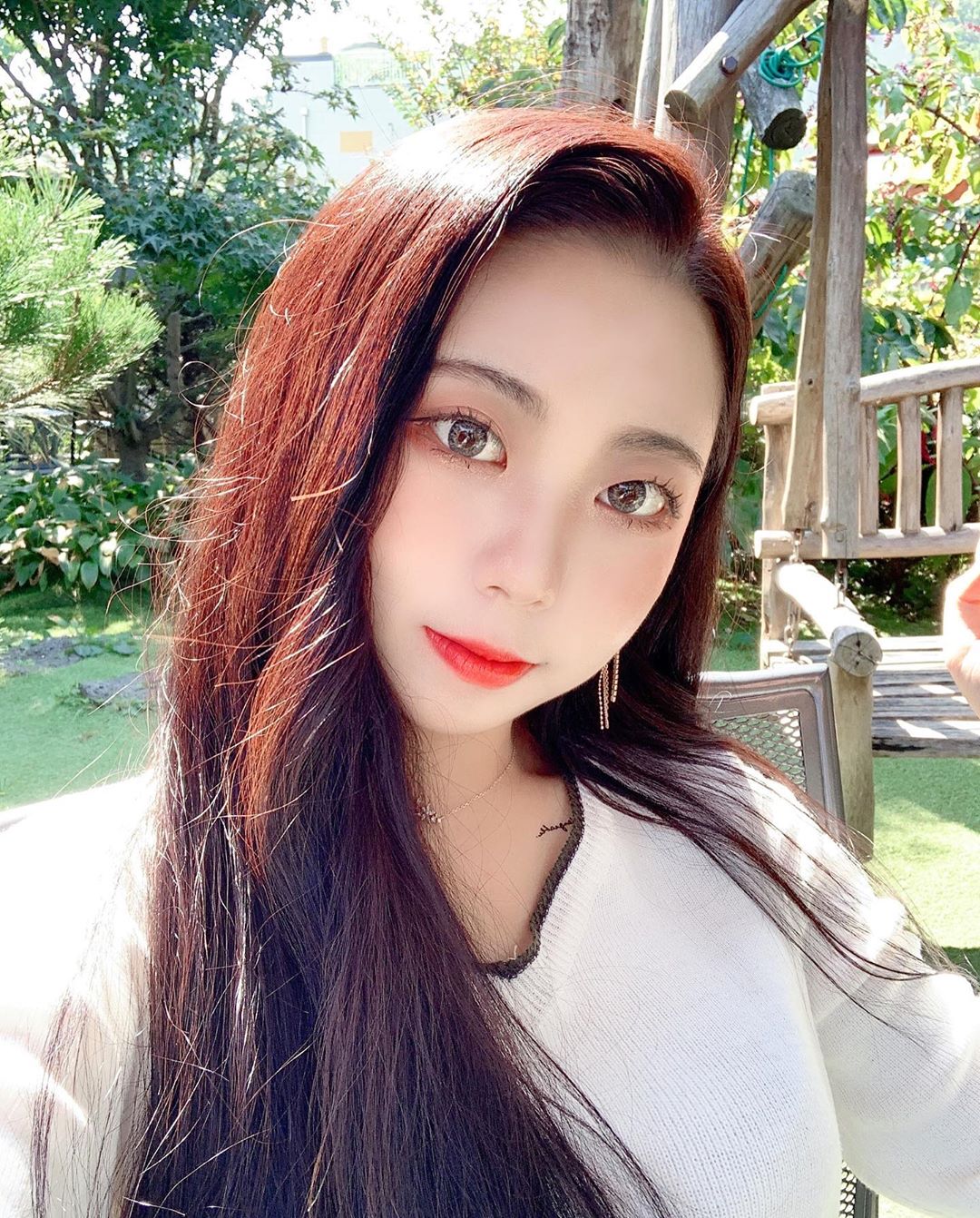 모소연 on Instagram: “지금까지 써본 픽서 중에 제일 좋은 쉬드엘 크레이지 컬 마스카라 픽서🥰  아침 눈 화장 그대로 속눈썹 처짐없이 24시간 유지되는 사랑스러운 픽서에요👏🏻👏🏻 - 눈화장 할때 속눈썹 뷰러 사용후 마스카라 하기 전 사용해주세요! 1회 사용후 끝에 한번 더…”