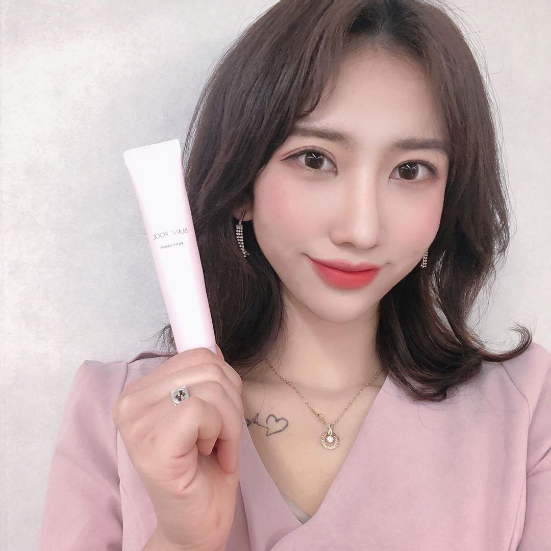 @hyeaomi on Instagram: “미백크림 필수라서 안써본게 없는데 요고 진짜 좋아요 😍밀리지도 않고 자연스럽게 톤업되서 애용중 🙆🏻‍♀️💕 #블랑풀 #필터크림 #블랑풀톤업 #블랑풀필터크림 #톤업크림 #톤업크림추천 #좋아요 #좋반 #좋아요반사 #인친 #맞팔 #팔로우 #인천 #부평…”