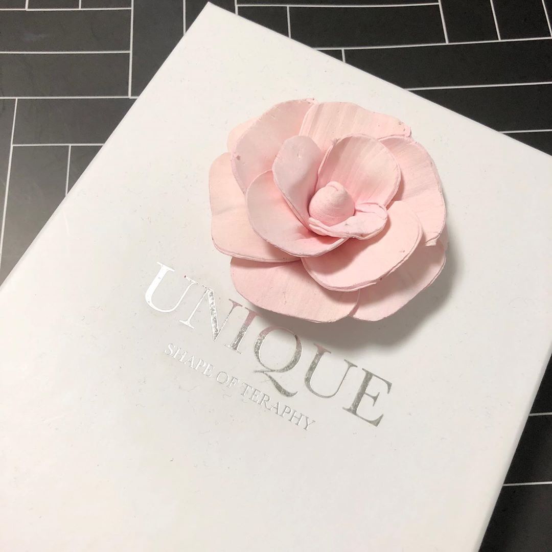 하나 on Instagram: “. #프리미엄거품입욕제유니끄 . 제가 반신욕을 엄청 사랑하는걸 우째아시고!😘 너무 이뻐서 쓰기에 아깝.... 외관부터 향까지 아주 퍼펙트해요 :) . . . #모델 #유료광고 #협찬문의dm #광고문의 #거품입욕제 #입욕제 #버블바 #유니끄 #거품목욕…”
