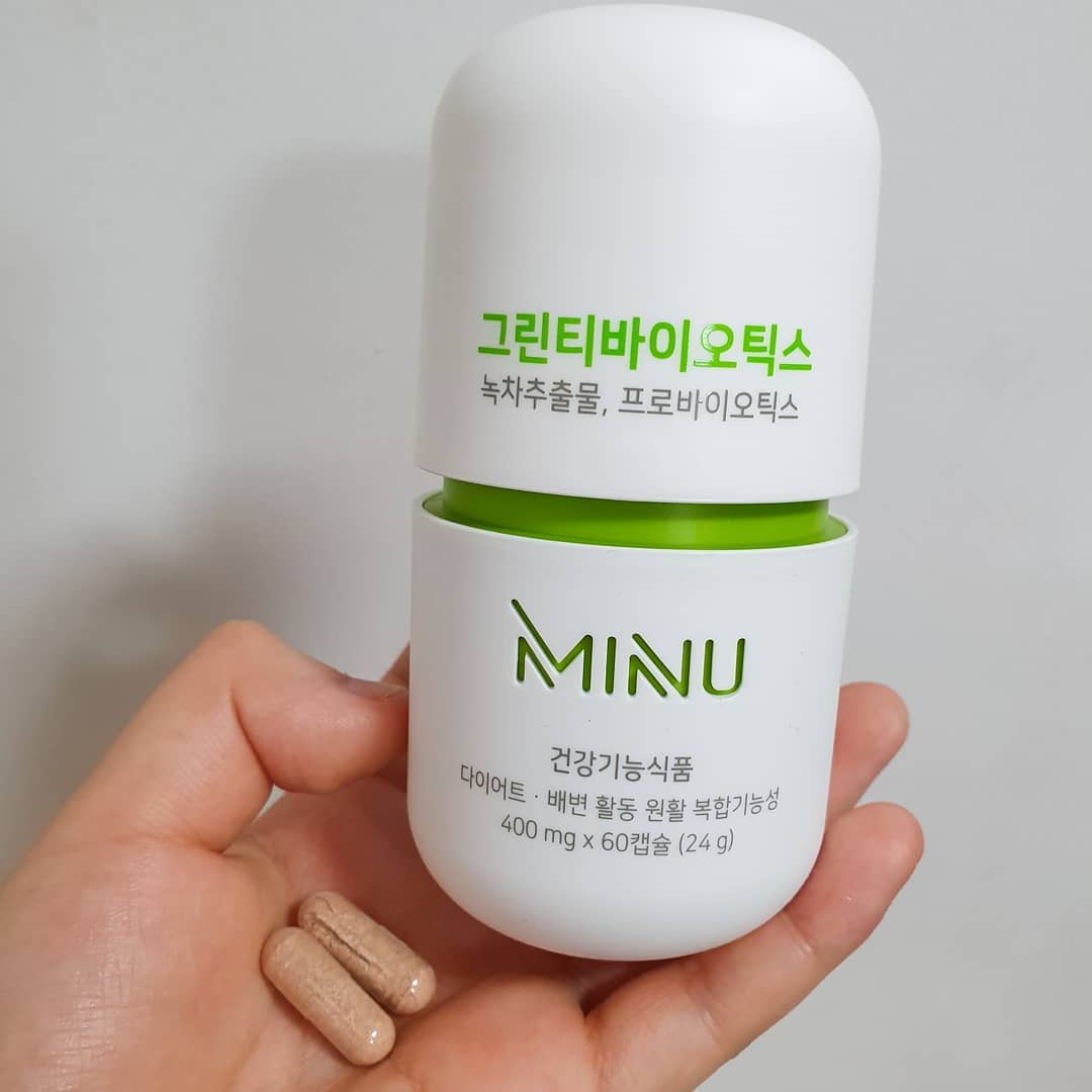 기쁠 희喜 베풀 진陳 on Instagram: “그린티바이오틱스💚 하루 1번 2캡슐 섭취로 간편하게 건강한 다이어트를 원하시는 분들께 추천 드립니다🤗 해당 제품에는 카페인이 함유되어 있으니 카페인에 민감하신분들은 주의해주시고, 제품 알약 형태이기 때문에 충분한 물과 함께 섭취 바랍니다!🙆🏻‍♀️…”