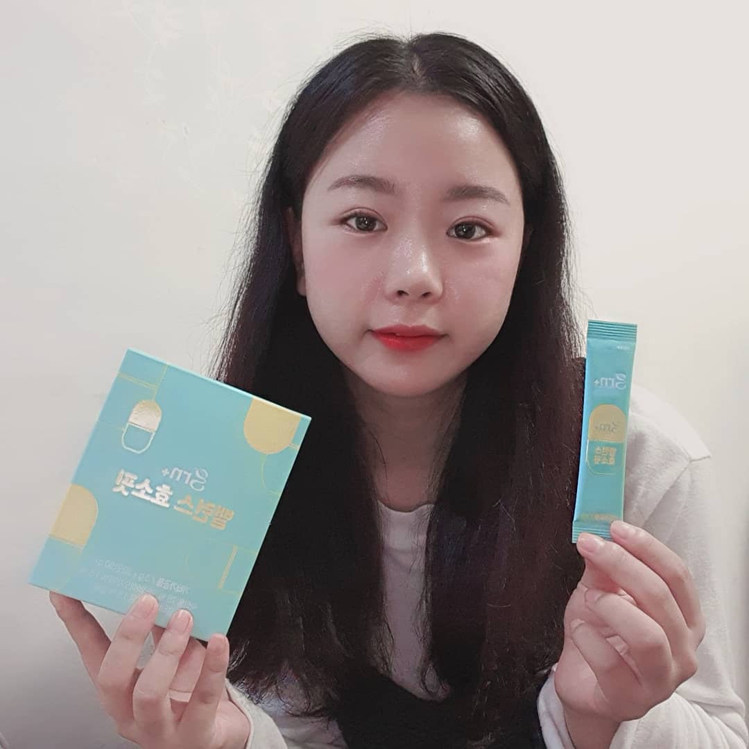 ღ김성조ღ on Instagram: “💁‍♀️#grn효소핏 #후기
요즘 효소 공구 많이들 하시길래 먹어보고 
싶었는데 이렇게 똭! 레몬요거트 맛으로 
간편하게 물이나 요거트에 타먹기도 하고 
그냥 가루채로 먹기도 하고 자꾸 자꾸🎶
손이가요 손이가🎶”