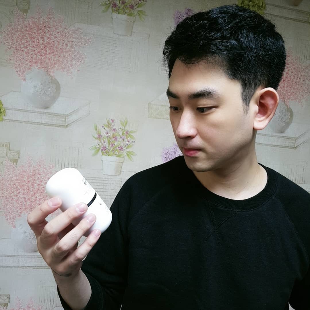 하은혜 on Instagram: “신랑둥절🤔 살빼고 싶다길래 건강이랑 같이 챙기자구 보조제를 손에 쥐어줬어요~ 가르시니아 밀크씨슬 4가지 비타민까지 하루 3번 3알로 간편하게 귀차니즘 신랑에겐 딱이거든요! 먹기 편한지 밥먹고 나서 잘 챙겨 먹더라구요 ㅎㅎ 섭취한지 2주됐나? 몸무게…”