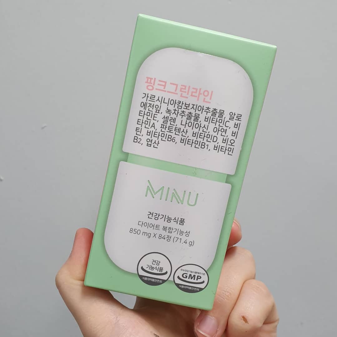 깽이❤ on Instagram: “💚미누 핑크그린라인 다이어트💜 미누 핑크그린라인은 탄수화물이 지방으로 합성되는 것을 막아주는 가르시니아 추출물과 체지방 감소에 도움을 줄 수 있는 녹차추출물 카테킨, 그리고 원활한 배변활동에 도움을 줄 수 있는 알로에전잎이 포함되어있고, 그 외…”