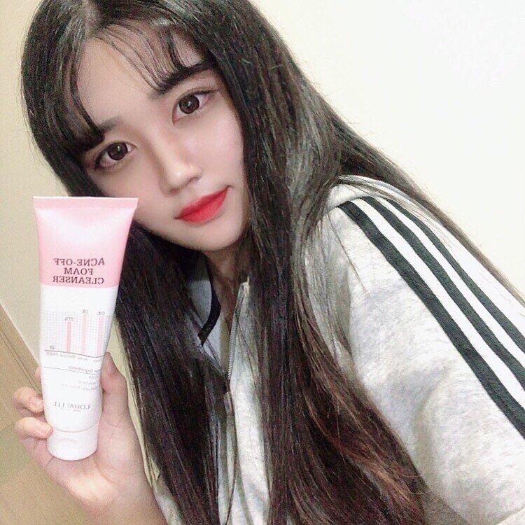 효경 on Instagram: “로하셀 아크네 오프 폼 클렌저는 여드름과 트러블 완화에 도움이 될 수 있는 살리실산과 칼라민이 함유된 폼 클렌저 입니다 쫀쫀하고 풍성한 거품으로 피부 자극을 최소화하고 모공 속 노폐물을 흡착하여 건강한 피부를 만들 수 있는 제품입니다 #로하셀…”