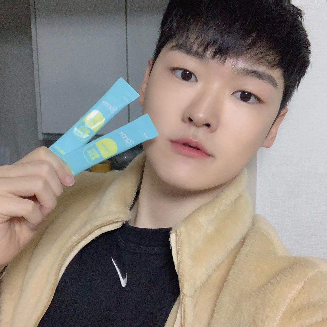 진 on Instagram: “불토 안한지 백만년🤔 _________________________________ 불토 가기전에 간편하게 효소다이어트 먹고 불토 후유증 줄이자💪🏻💪🏻 _________________________________ 휴대가 편리한 포 형태로 이루어져 언제…”