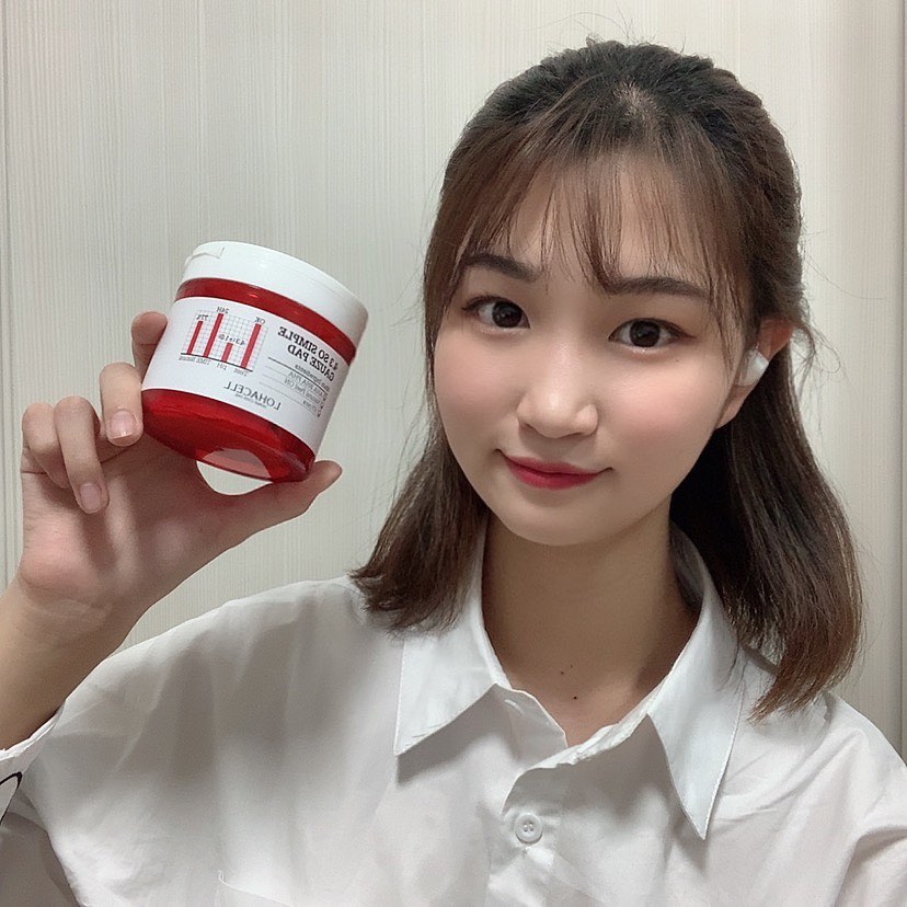 지수 on Instagram: “메이크업을 다 지운 후에도 남은 잔여물을 제거해주고 각질제거까지 해주는 쌍욕패드🤣 트러블있는 곳 지나가면 엄청 아픈데 아픈만큼 빠르게 진정됨!! 피부에 가볍게 롤링해야지 마구마구 문질러대면 너무 아파...ㅠㅠ . . . . . . . . #데일리…”
