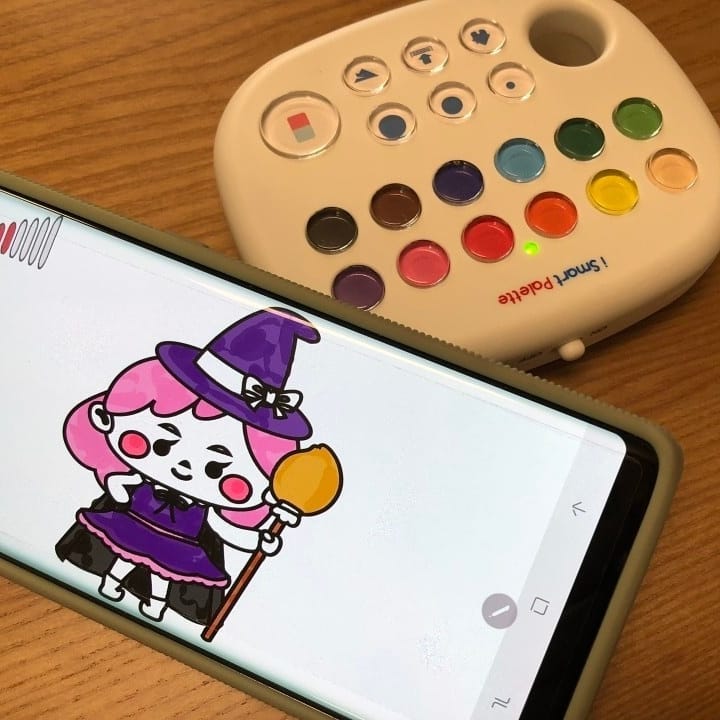 ** 스마트 팔레트 **
.
🍓 주문 및 문의 : 디엠 주세요 🍒
.
🎈 유선 (안드로이드 전용)
🎈 무선 (아이폰 전용 AAA건전지 3개 필요, 별도)
.
사이즈 120 x 100 x 20 / 100g
사용연령 4세 이상
제조국 대한민국
.
가벼운 무게와 작은 사이즈로 휴대하며
미술놀이 하기 딱 좋은 아이템!!!
.
12가지 색상으로 최대 169가지 색상표현 가능
총 870개 컨텐츠 및 주기적 업데이트 되는 
컨텐츠가 모두 무료!
다양한 컨텐츠로 지루할 틈이 없어요~
.
미술놀이 좋아하는 우리 아이들,
치우는게 여간 힘든 부모님,
그럴땐 요게 딱이에요? :)