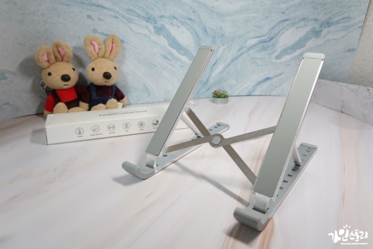 노트북 받침대 컴팩트 접이식 사용하기 편리해요