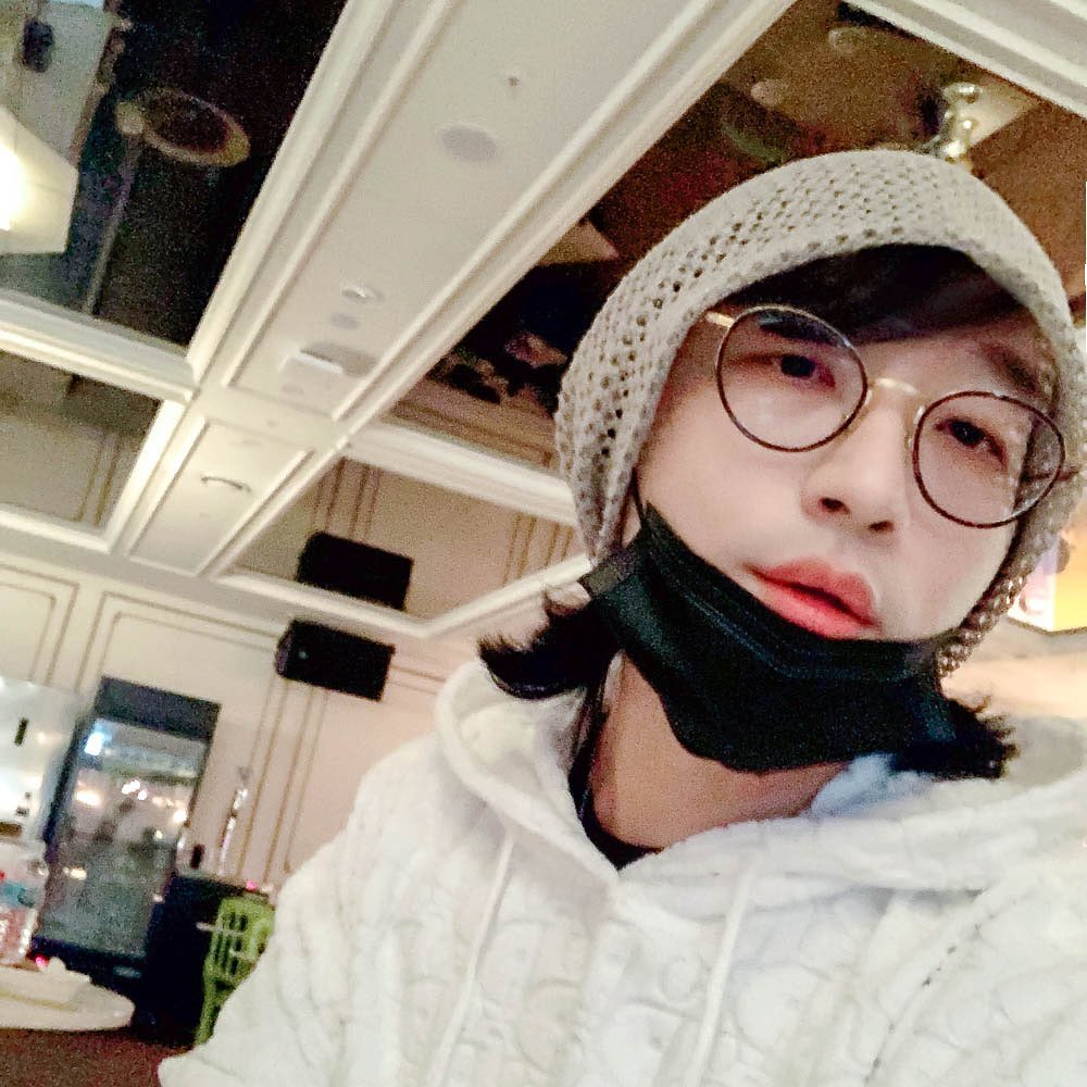 배식당 다녀왔어용
압구정로데오 핫플 중 하나죠~
몰토라운지, 벨뷰, 배식당 세군데가 요즘 갑인 듯
⠀
아~ 코로나 언제 끝나냐구...
⠀
#압구정로데오라운지바 #압구정로데오핫플 #배식당 #압구정데이트 #압로핫플 #몰토라운지 #벨뷰 #오오티디 #술집 #좋은시간 #셀카 #셀피 #셀스타그램 #셀카그램