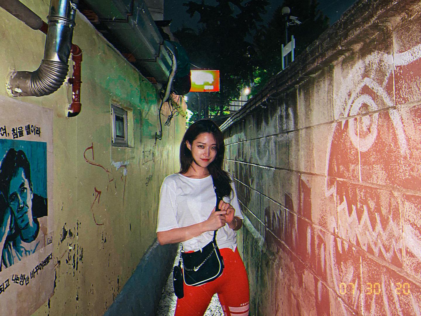 애정하는 술집들이 있는 안국역6번출구 골목,오랜만에 입성한 기념으로 플래시 팡팡📸

📍 오징어순대 먹을 때 #달막달막
📍 맛있는 두부랑 명란젓&김치 먹을 때 #푸른별주막

말고도 사실 이 골목의 술집들은 하나같이 괜찮고요, 가끔 날 좋고 사장님들 기분 좋으시면 야장도 깔아주셔요!사진은 거의 없지만..그만큼 정말 편하게 오는 애정하는 술집들이란 의미인거 아시죠?

*단, 이 골목 술집들 전반적으로 술값이 저렴하진 않습니다.

.
#안국역맛집 #종로맛집 #인사동맛집 #안국역술집 #먹스타그램 #맛집스타그램