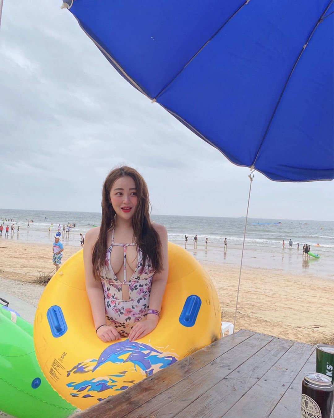 이제리 (28) on Instagram: “나 앞머리 붙임머리하길 잘했지 ?🤘 요근래 날씨가 안좋아서 고데기도 ᄋ