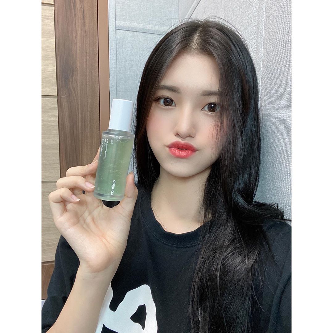 정세은 on Instagram: “내가 쓰는 샐리맥스 더 리얼 시카 카밍앰플🌿 병풀 추출물이 75% 들어있어 잦은 마스크로 인해😷민감해진 내피부를 진정해줘서 좋았던 제품 피부에 부담없