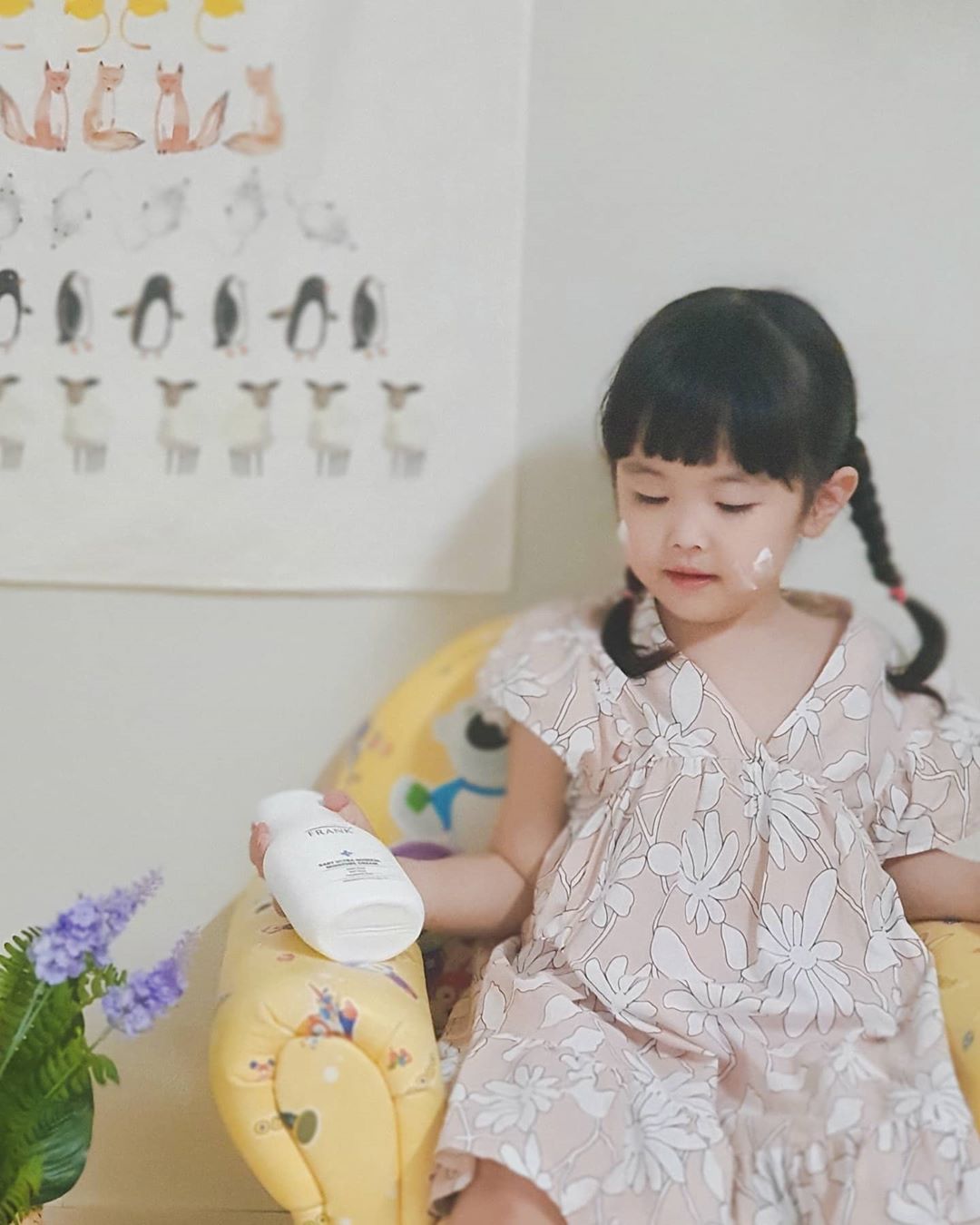 봉여사 on Instagram: “#베이비울트라미네랄모이스처크림 업계 최초 세계아토피협회에서 전품목 최우수 상품으로 인증받은 유아화장품 #프랭크 인공색소 및 향료 사용 일체안하고 전 성분 EWG