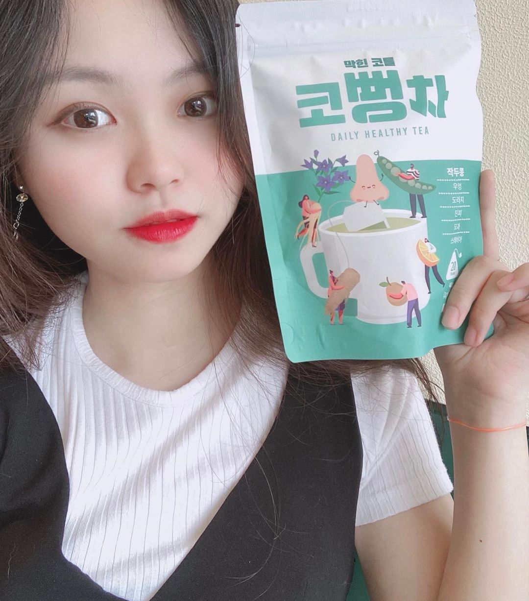 한 솔 ٩(๑❛ᴗ❛๑)۶’s Instagram profile post: “🤫코뻥차🤫 비염, 기관지, 감기에 좋은 천연원물 7가지 (작두콩, 우엉, 도라지, 진피, 모과, 페퍼민트)를 블랜딩하여 만들어진 티백이