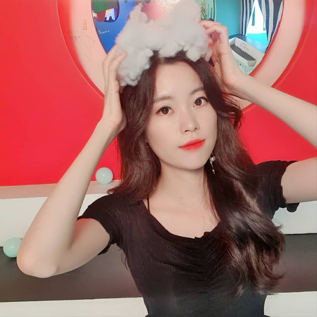 🌿인생사진관 폴더🌿
파랑 올리고 노랑 올렸더니 뭔가 색을 맞추고 싶어서 빨강 하나👀....🌹 머리감자 복쟉복쟉👳‍♀️💆‍♀️🧖‍♀️ #컨셉샷 #전시회추천 #뚝섬