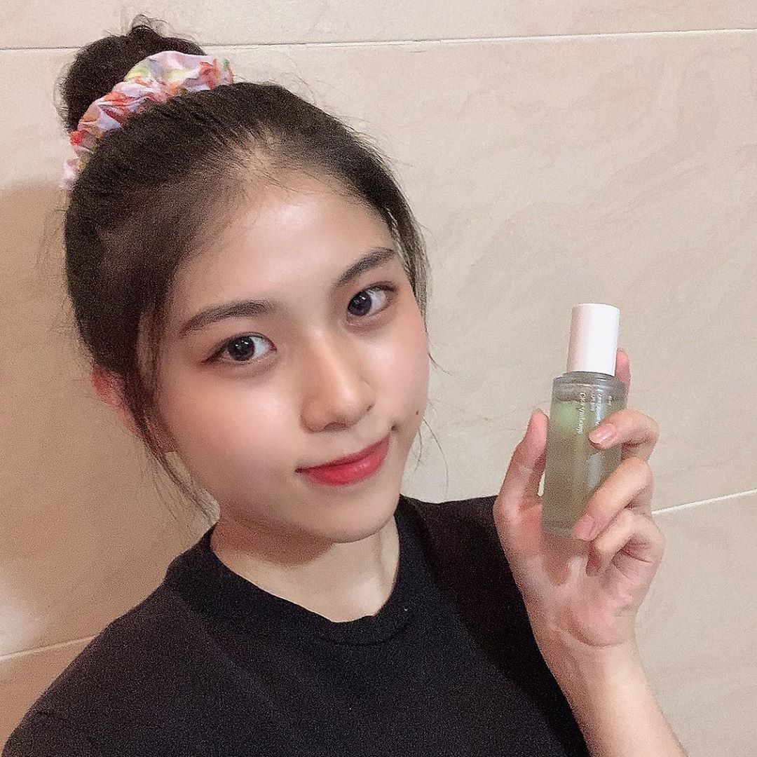 심소민’s Instagram profile post: “여린피부라면 주목 🤭 화장품 하나 바꿀 때마다 혹시나 트러블 일ᄋ