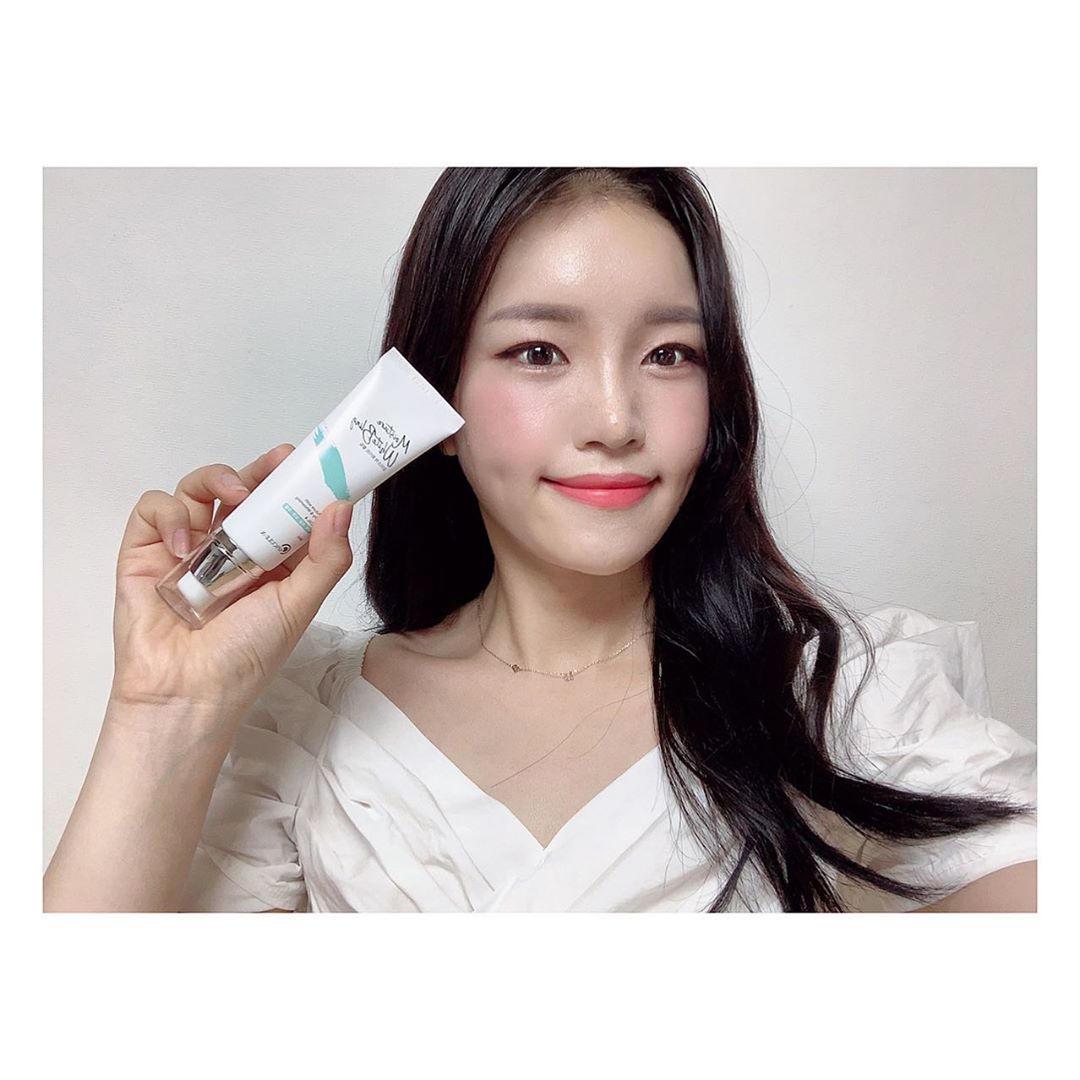 예나 on Instagram: “백탁 현상 없이 촉촉하고 꾸안꾸로 자연스럽게 톤업 가능해서 목이나 팔꿈치에 바르기 좋은 #스피큘엑스 #화이트블링 😊 #톤업크림 #미백크림 #화이트닝크림 #협찬 #