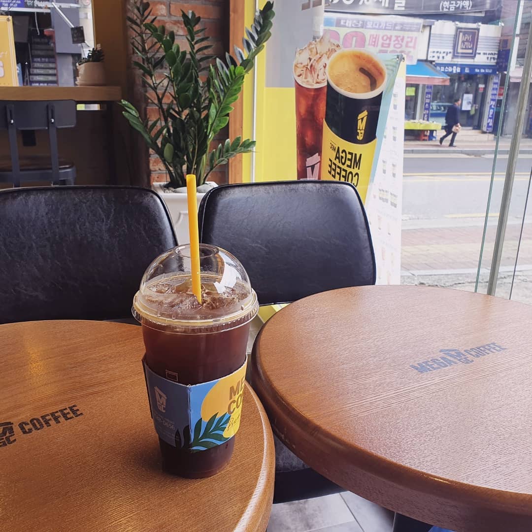 비싼커피 아니라도 좋타~
아기 어린이집보낸 후 꿀휴식. 
😭
#메가커피☕️ #어린이집꿀