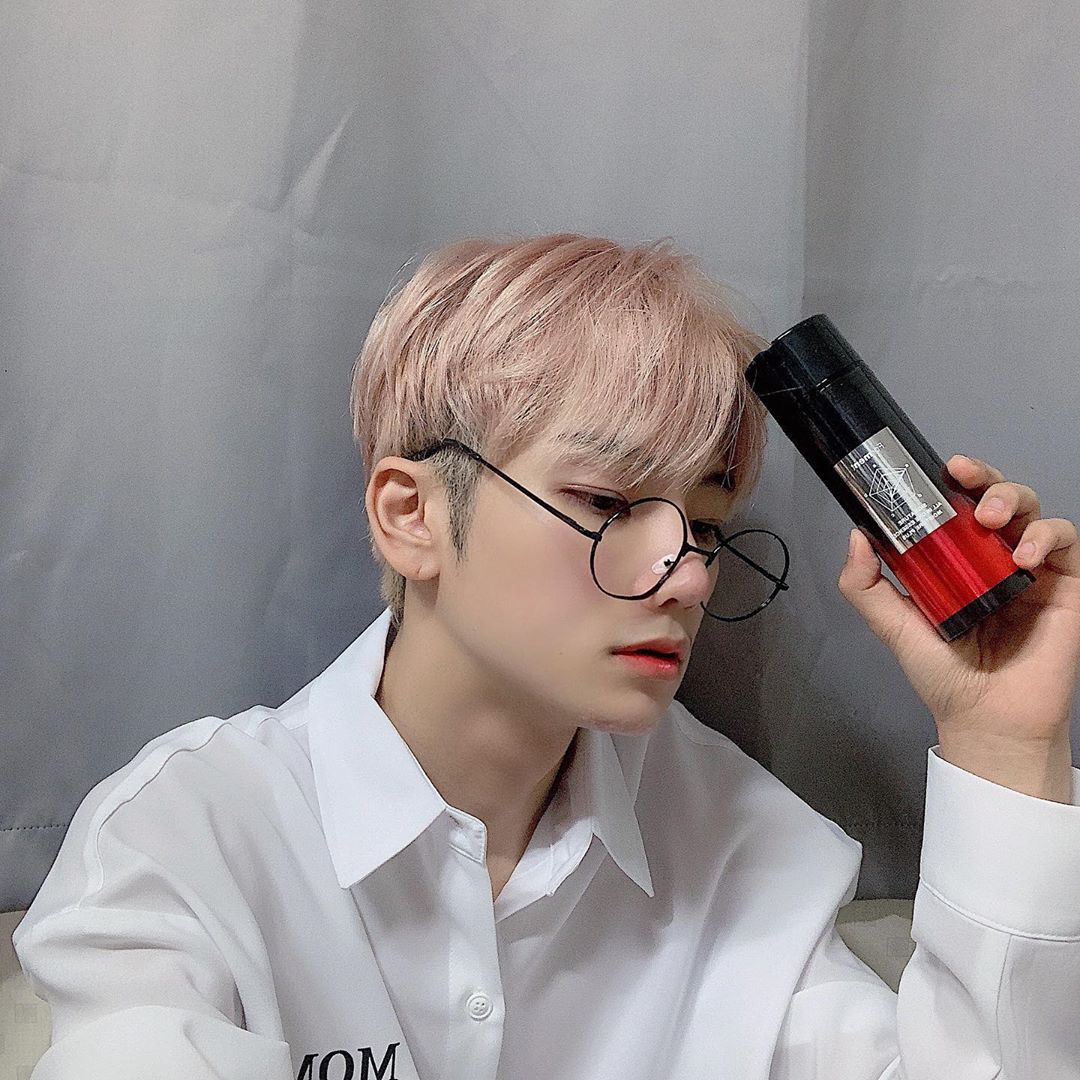 승휘 on Instagram: “낮과 밤에 자유롭게 쓸수있는 제품들 귀찮게 한개씩 바르지말고 한번에 바르는 제품 화이트닝 에센스 : 스킨+로션+에센스+썬크림+자연스러운 톤업- - 모이스처 에센