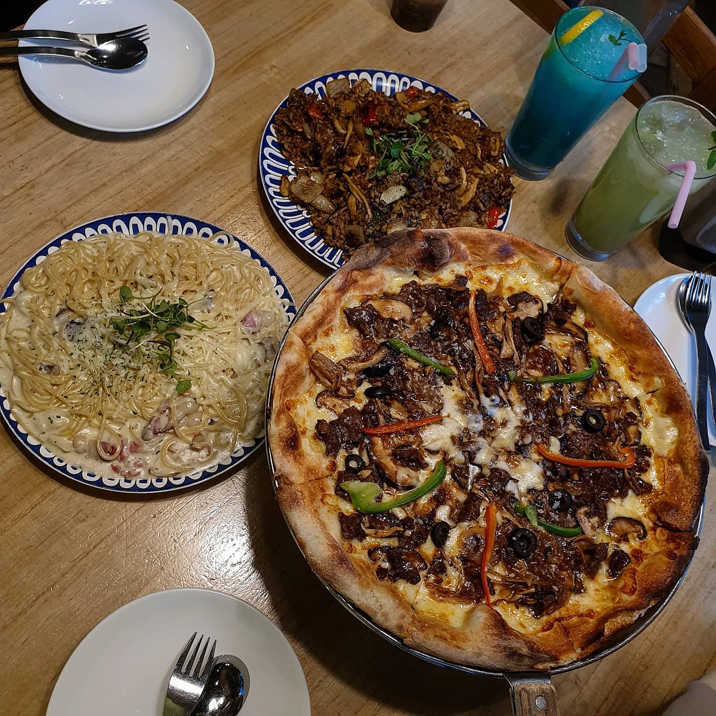 #zzuyum_건대
#건대맛집 #로니로티
.
ㅎ..ㅎ..ㅎ.. 생일 축하해~~~~!..
맛은 그냥저냥 무난했던거 같다..?