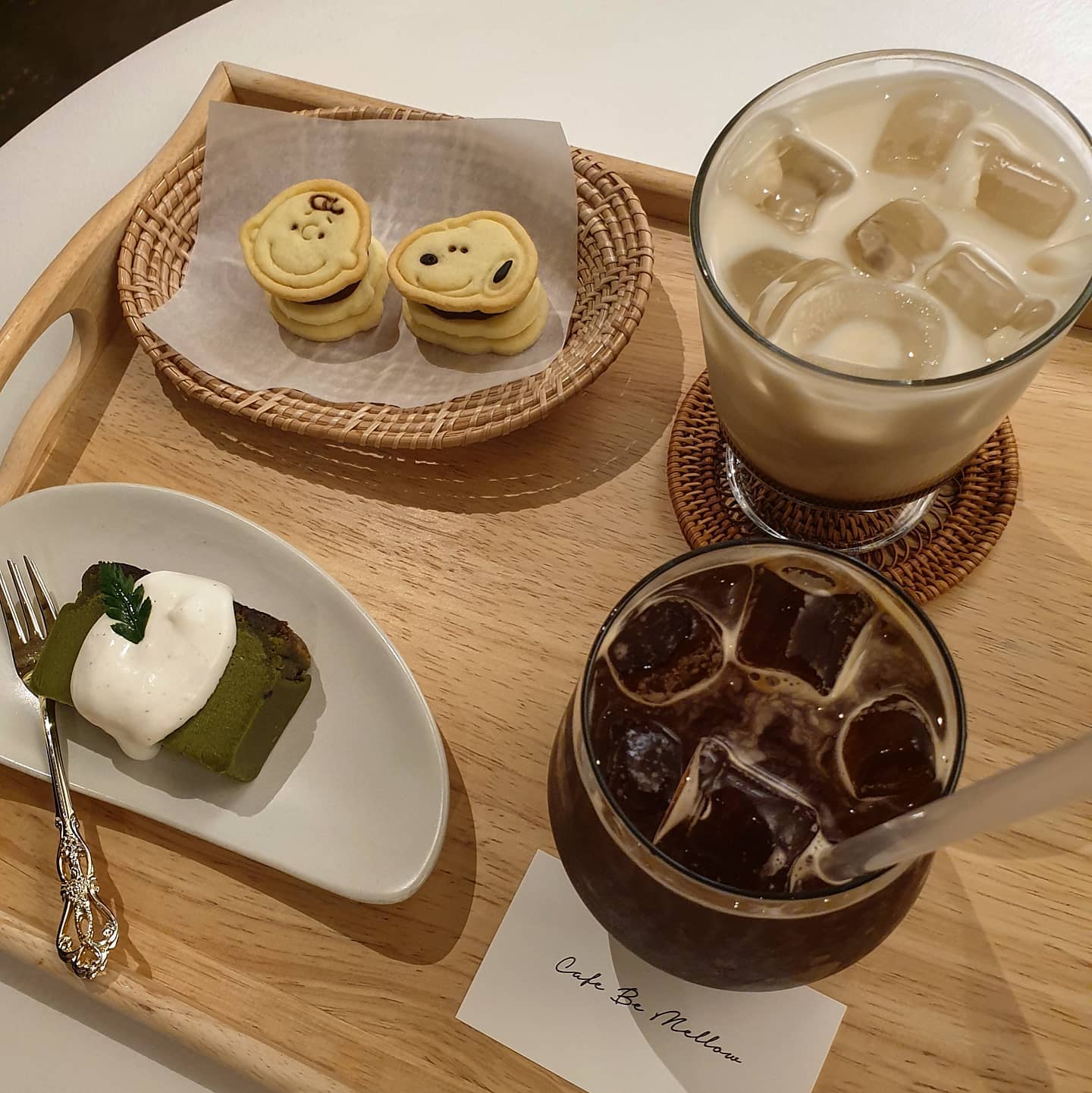 #zzuyum_신촌
#신촌카페 #비멜로우
.
스누피 귀엽ㅎ
앙버터였나 그랬는데 음....
앙버터 맛을 기대할 정도는 아니거 맛있긴했당🙃