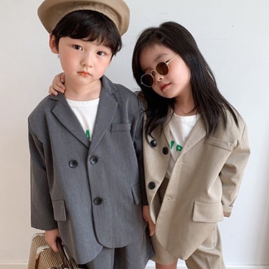 간지폭풍 유아모던자켓[베이지/블랙]

𝓬𝓸𝓷𝓰𝓰𝓪𝓶 𝓸𝓹𝓮𝓷
🍊콩감 아동복 쇼핑몰🍊
키즈 가을 신상 업데이트 완료 따란
콩감의 감성 키즈옷 많이 구경하러 오세요.
.
프로필 링크를  누르시면 쇼핑몰로 이동합니다〰️

conggam #콩감 #콩감쇼핑몰 #아동복추천 #아동복 #키즈옷 #감성아동복 #아동복쇼핑몰 #예쁜아동복 #유아동복 #가을신상 #문센룩 #유아가을옷 #유아간지룩 #유아자켓 #유아자켓세트 #유아자켓코디 #좋반 #팔로우환영 #유치원룩 #어린이집룩 #도치맘 #맘스타그램 #키즈모델#dailylook #kidsfashion