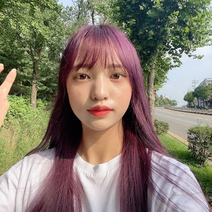 미딘 on Instagram: “#헤어로그정 에서 기분전환💜 도착하자마자 시원한 음료하고 과자도 챙겨ᄌ
